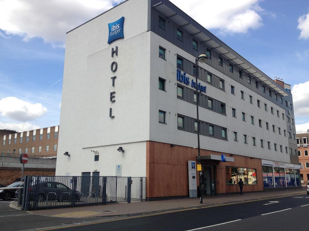 Ibis Budget London Hounslow Hotel Exterior photo