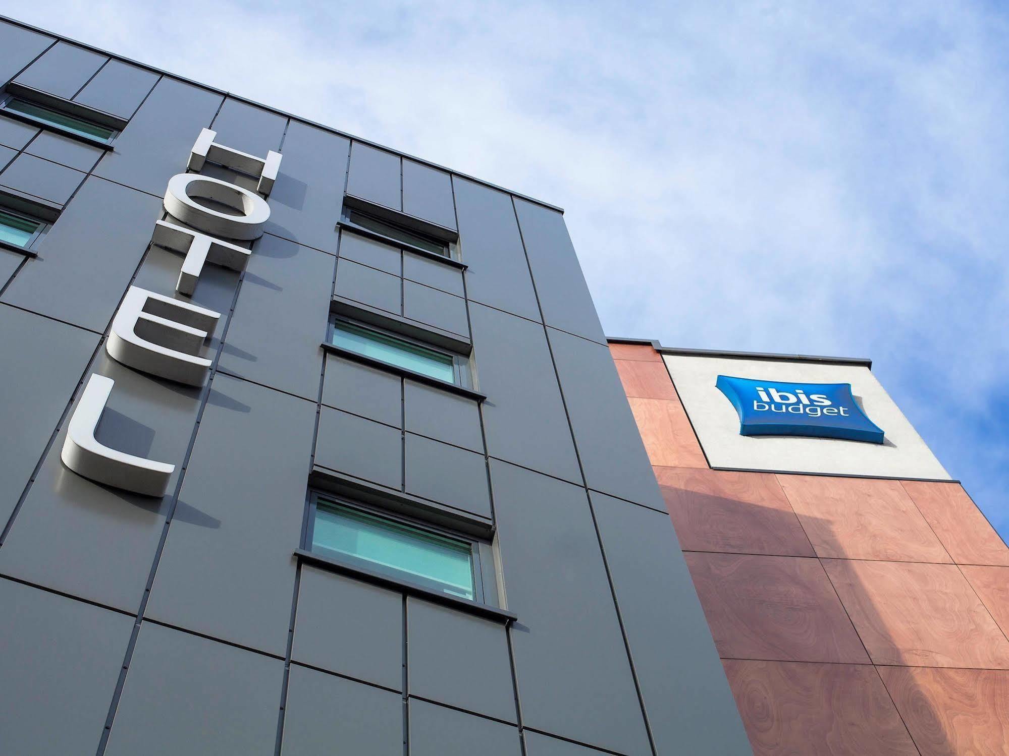 Ibis Budget London Hounslow Hotel Exterior photo