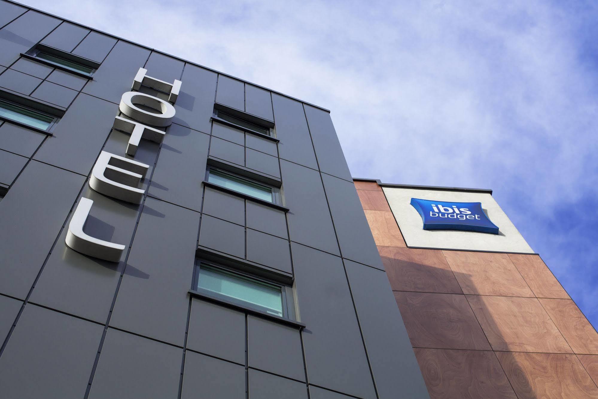 Ibis Budget London Hounslow Hotel Exterior photo